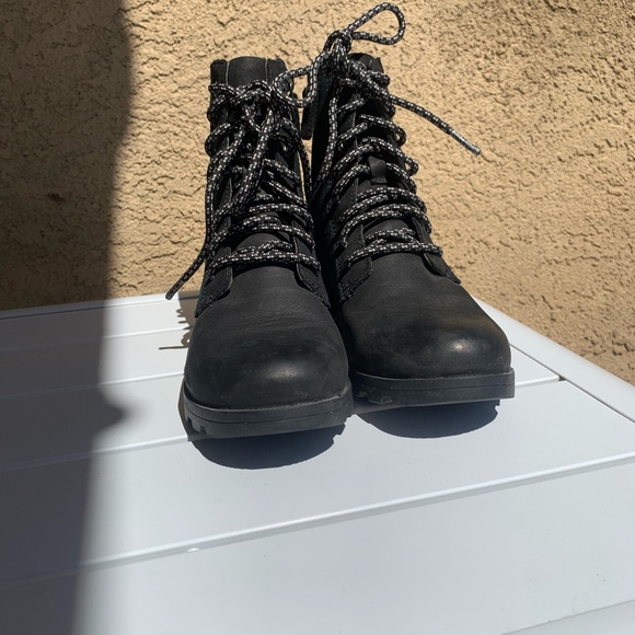 Sorel black leather and suede military combat boots size 5.5 - Picture 3 of 16